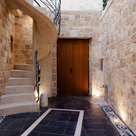 מלון Chateau Anax Luxury 4*