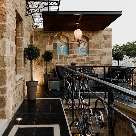 Chateau Anax Luxury מלון